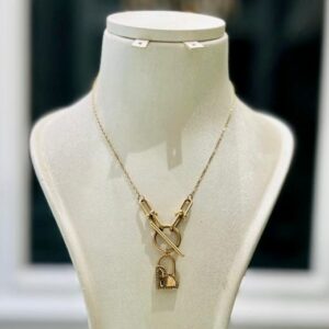 گردنبند ستاره دار